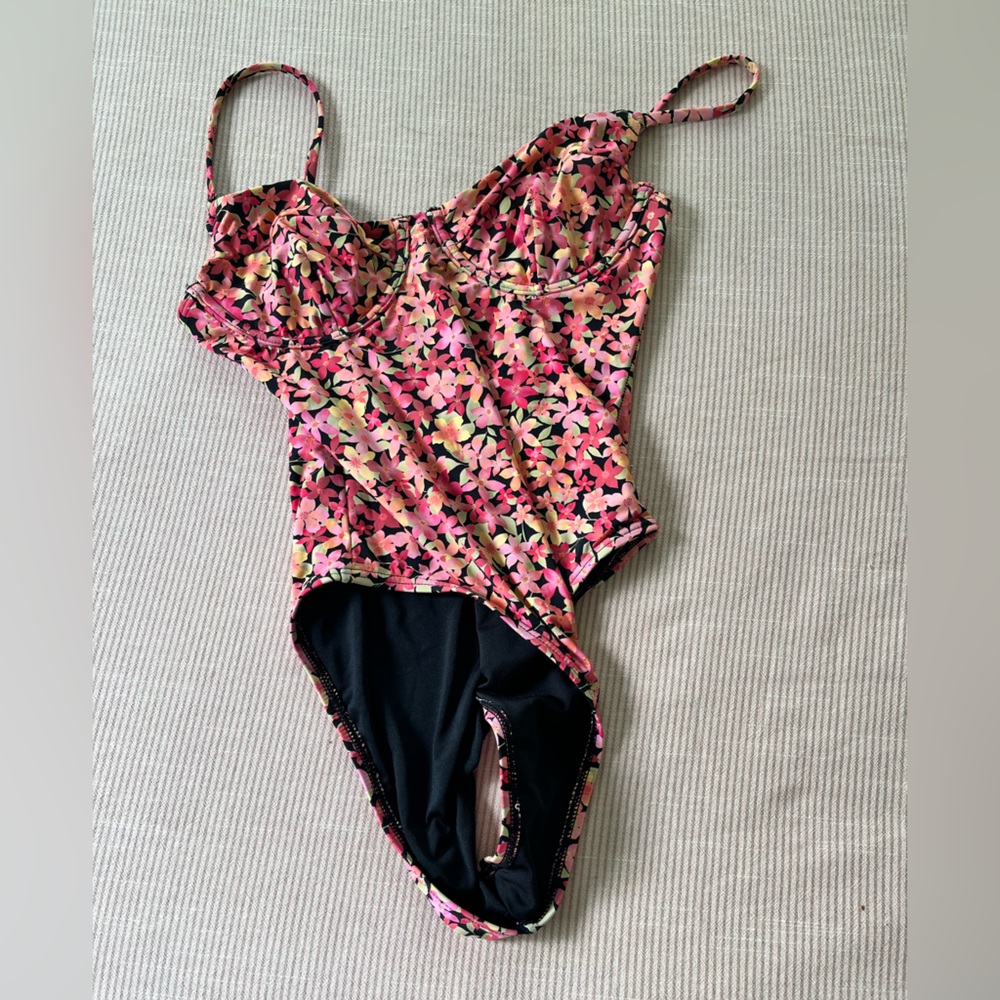 Billabong Morgan underwire one piece pink floral - Picture 2 of 7